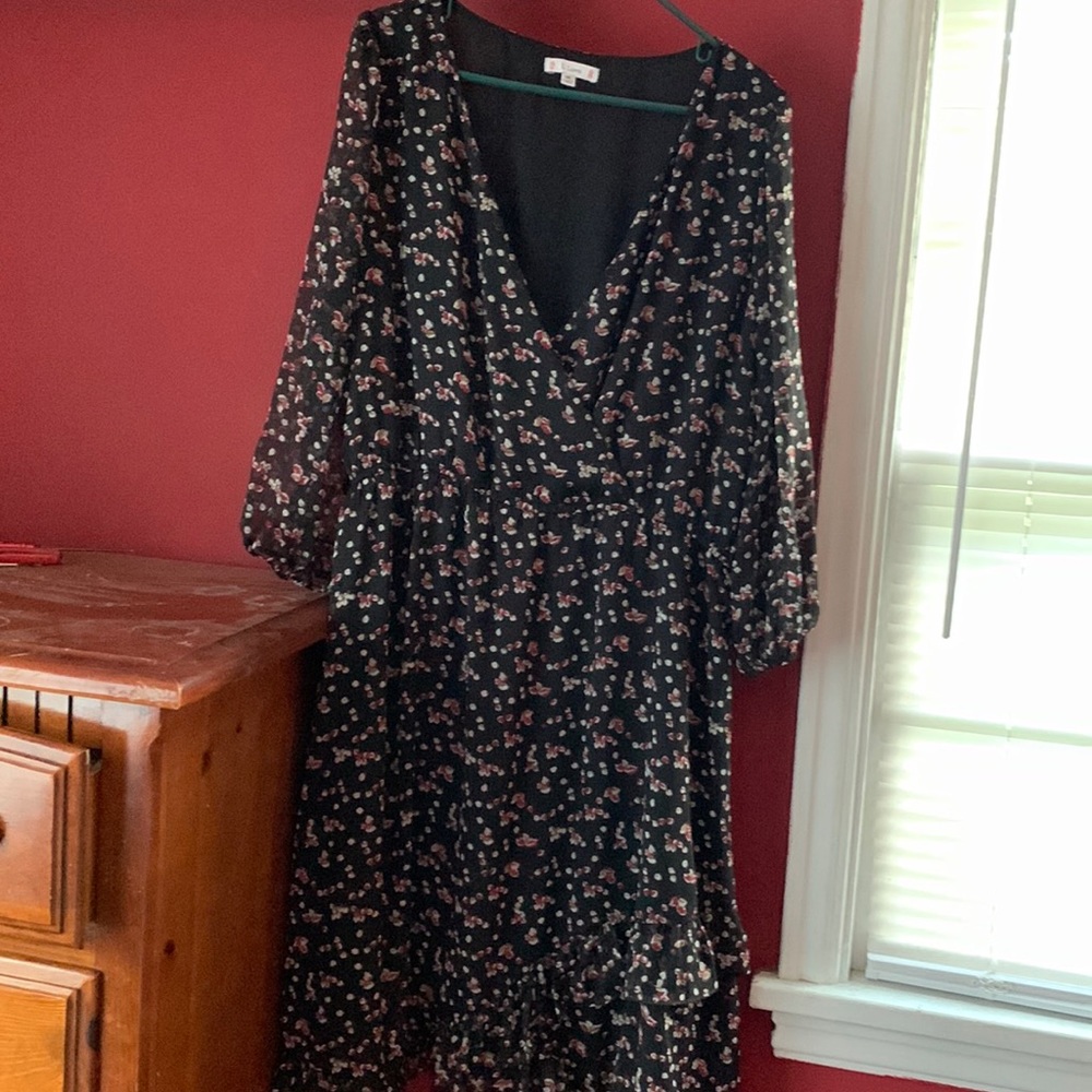 Crepe dress with flower design